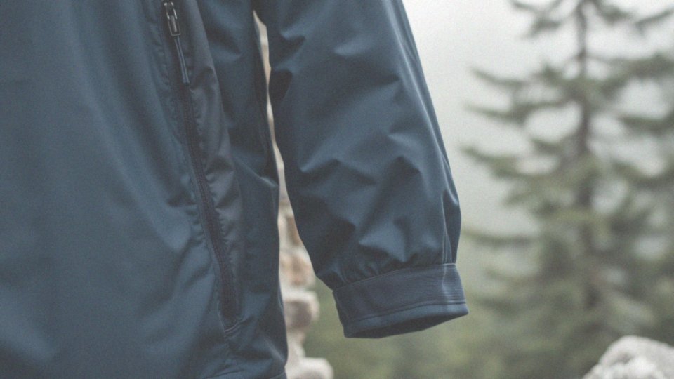 Jak kurtki outdoorowe chronią przed warunkami pogodowymi?